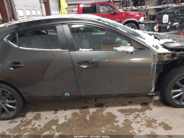 Mazda Mazda3 Preferred Image 9