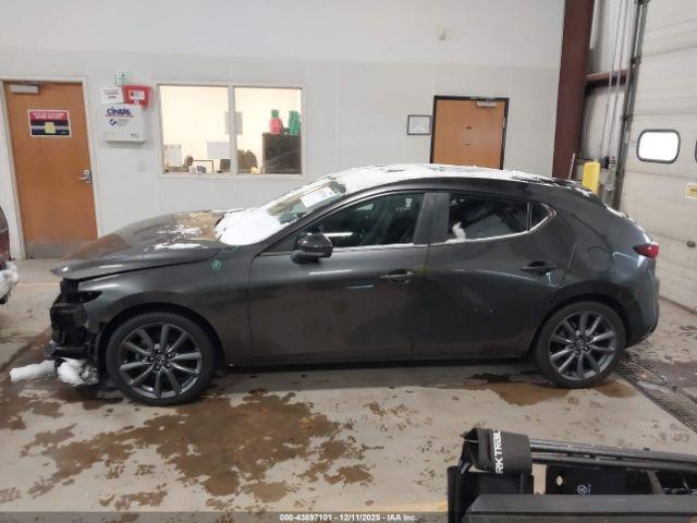 Mazda Mazda3 Preferred Image 11