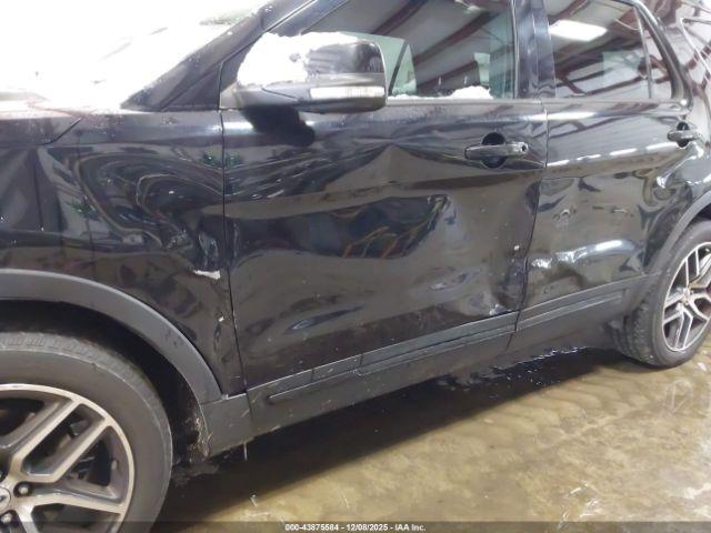 Ford Explorer Sport Image 14