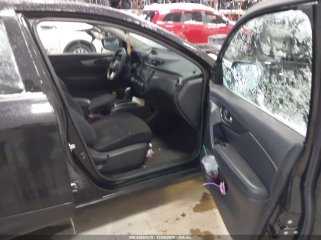 Nissan Rogue S Image 2