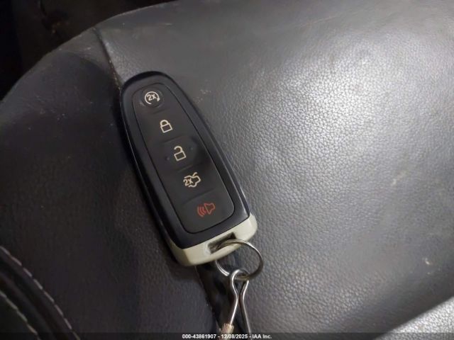 Ford Escape Titanium Image 18