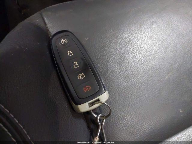 Ford Escape Titanium Image 18