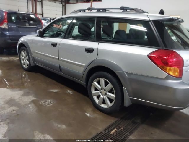 Subaru Outback 2.5i Image 2