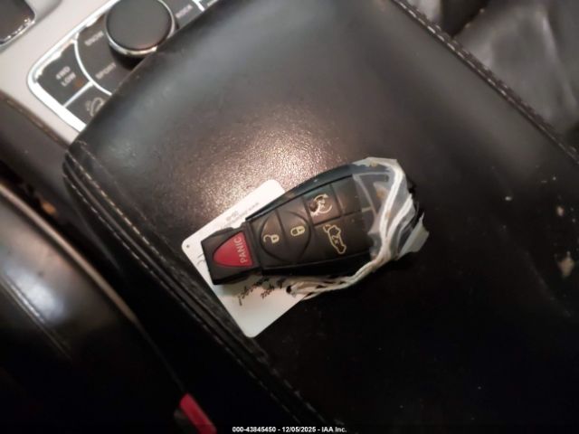 Jeep Grand Cherokee Overland Image 13