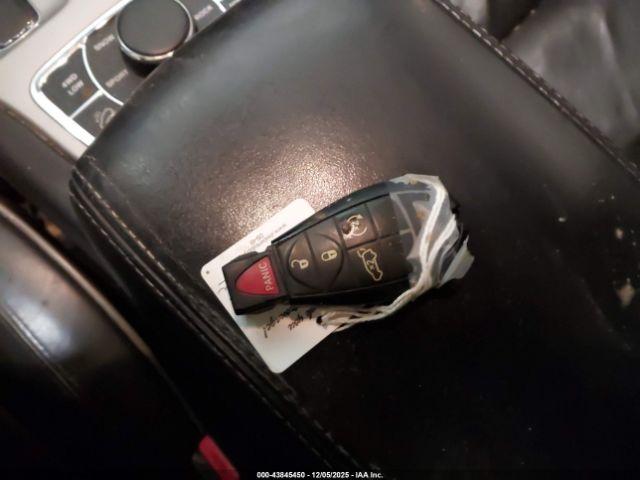 Jeep Grand Cherokee Overland Image 13