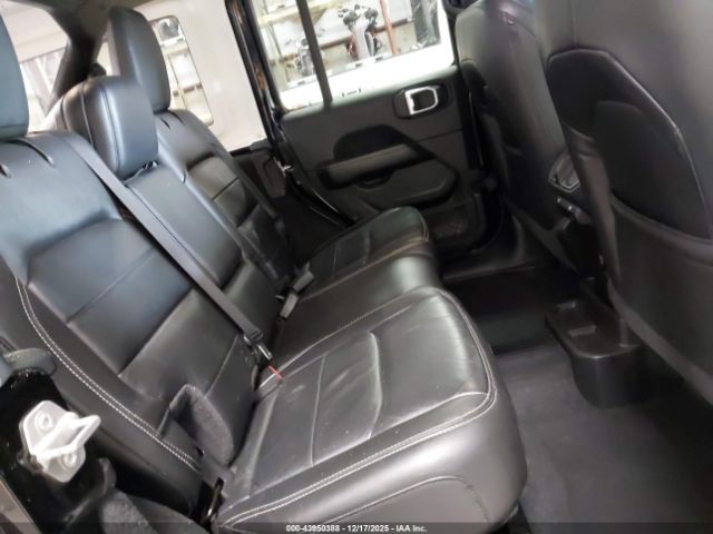 Jeep Wrangler Sahara Image 7