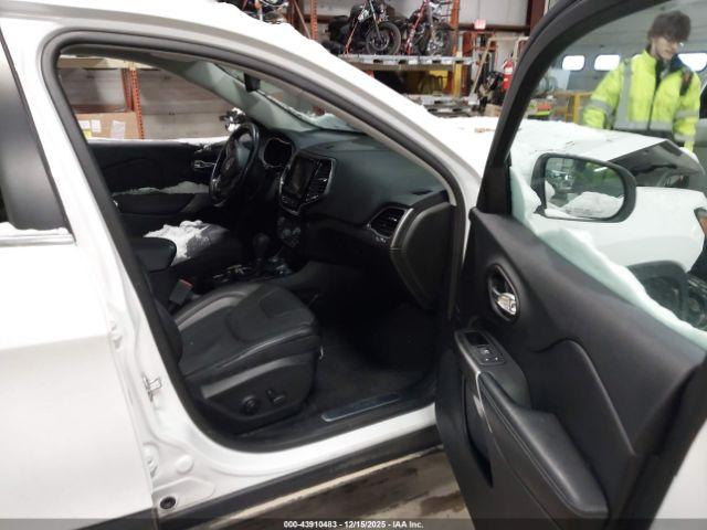 Jeep Cherokee Limited 4x4 Image 11