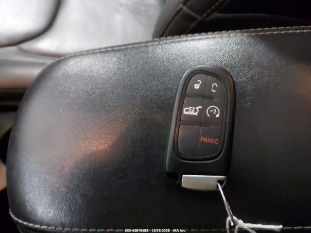 Jeep Cherokee Limited 4x4 Image 14