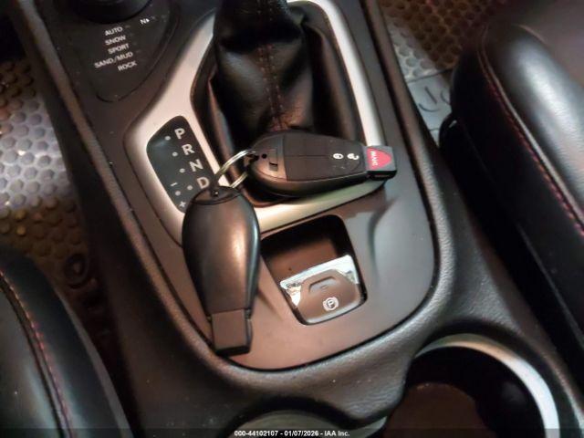 Jeep Cherokee Trailhawk Image 2