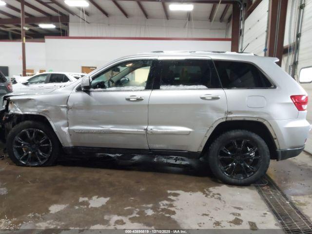Jeep Grand Cherokee Laredo Image 12