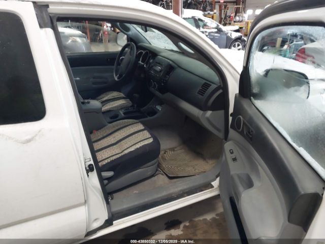 Toyota Tacoma Image 2