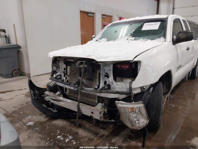 Toyota Tacoma Image 4