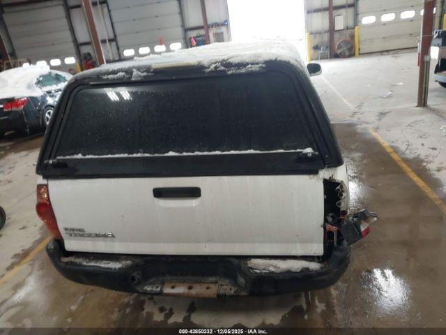 Toyota Tacoma Image 12