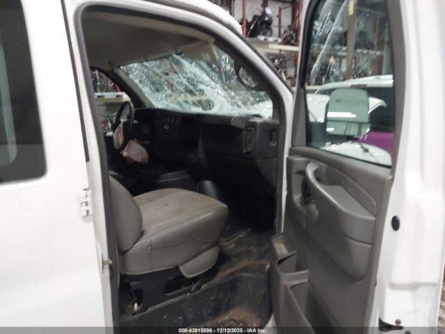 GMC Savana Work Van Image 5