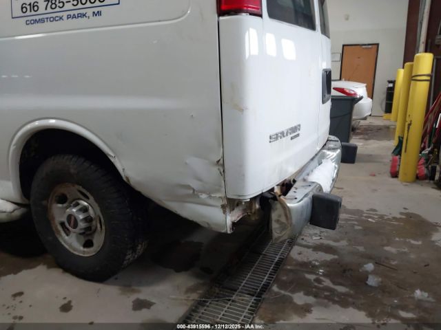 GMC Savana Work Van Image 12