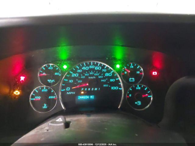 GMC Savana Work Van Image 3