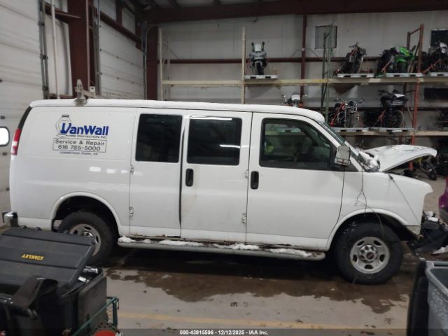 GMC Savana Work Van Image 11