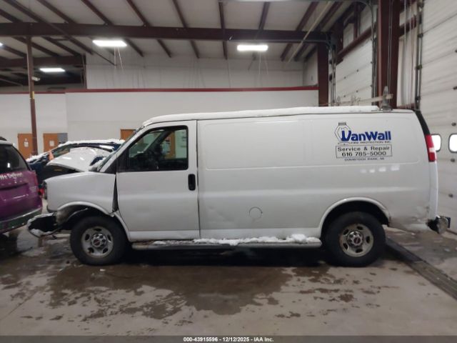 GMC Savana Work Van Image 16