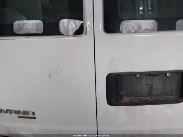 GMC Savana Work Van Image 15