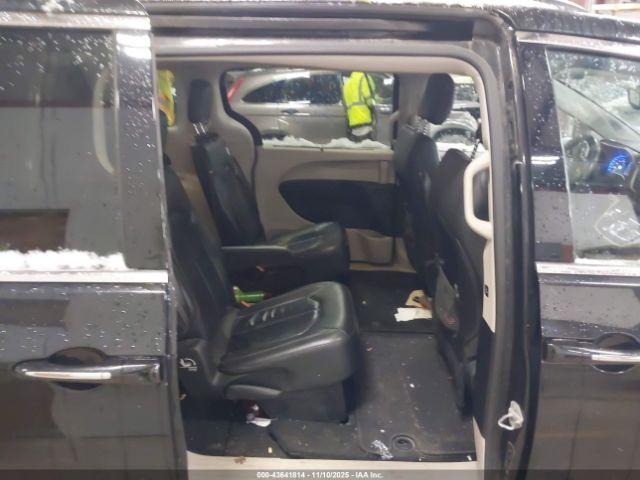 Chrysler Pacifica Touring-l Image 9