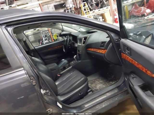 Subaru Outback 2.5i Limited Image 6