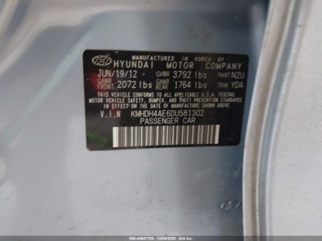 Hyundai ELANTRA Image 12