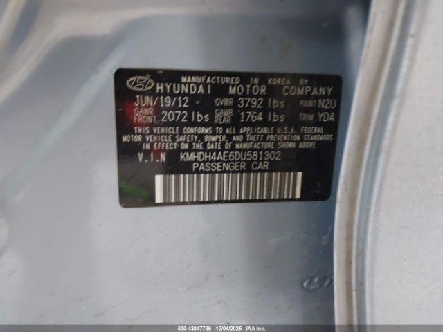 Hyundai ELANTRA Image 12