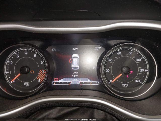 Jeep Cherokee Trailhawk Image 6