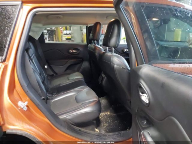 Jeep Cherokee Trailhawk Image 8